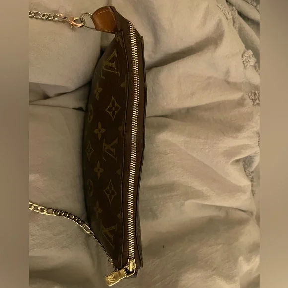 Louis Vuitton Monogram Canvas Crossbody Bag in Brown - Picture 4 of 9